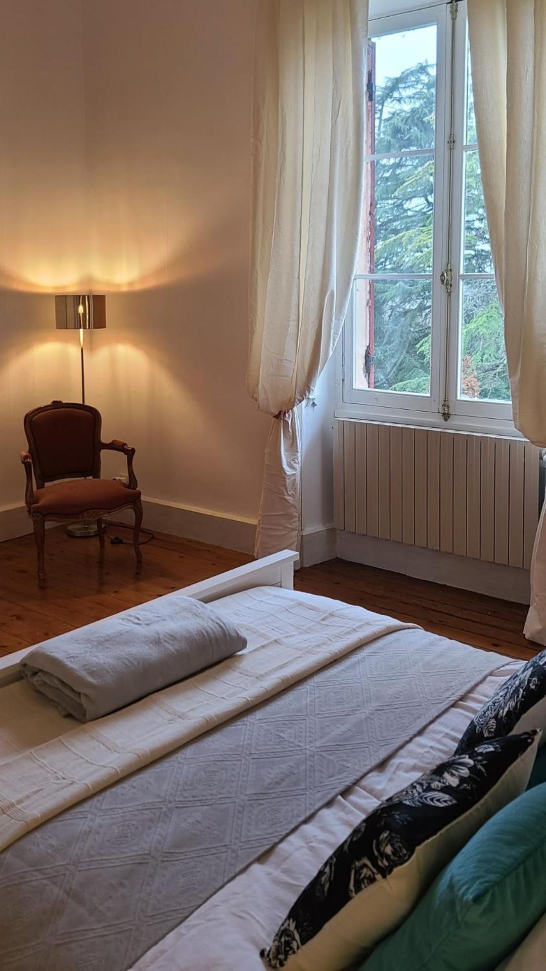 Le Manoir Du Moulin De Madame Bed & Breakfast Villeneuve-sur-Lot Room photo